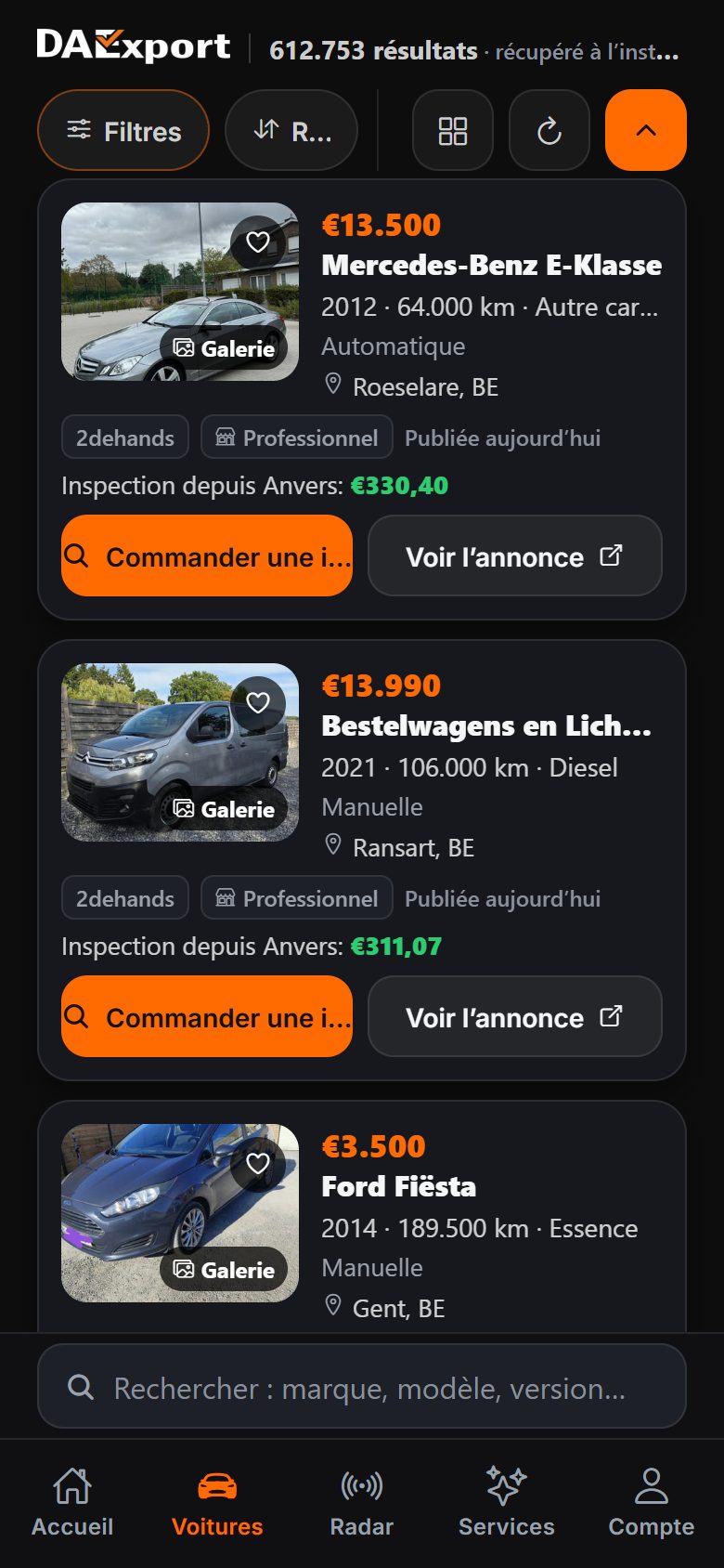 Écran des annonces de l’application DAExport — voitures d’occasion de Belgique avec prix, année, kilométrage et le devis d’expertise depuis Anvers sous chaque annonce